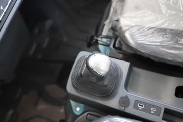 ����Ծ������S90 1.6L���� 123���� ����5�� Һɲ 3.05�׵�������΢��ͼƬ