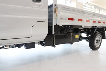 ����Ծ������S90 1.6L���� 123���� ����5�� Һɲ 3.05�׵�������΢��ͼƬ