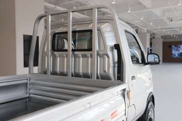 ����Ծ������S90 1.6L���� 123���� ����5�� Һɲ 3.05�׵�������΢��ͼƬ