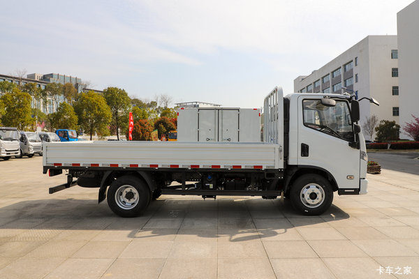 上汽跃进上海怡通总经销新车到店 跃进超越C300仅需6.88万元