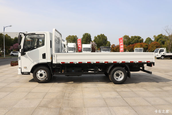 上汽跃进上海怡通总经销新车到店 跃进超越C300仅需6.88万元