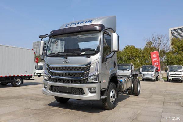 上汽跃进超越H500 2.5L柴油 160马力 法士特8档 4.17米单排厢式轻卡