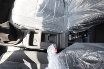 Ծ������H3 2.5L���� 180���� 4X2 ��ʿ��10�� 3.2�׵�����ж��ͼƬ