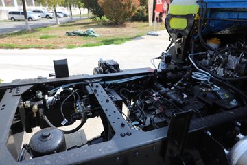 Ծ������H3 2.5L���� 180���� 4X2 ��ʿ��10�� 3.2�׵�����ж��ͼƬ