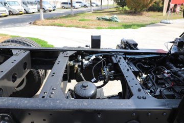 Ծ������H3 2.5L���� 180���� 4X2 ��ʿ��10�� 3.2�׵�����ж��ͼƬ