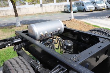 Ծ������H3 2.5L���� 180���� 4X2 ��ʿ��10�� 3.2�׵�����ж��ͼƬ