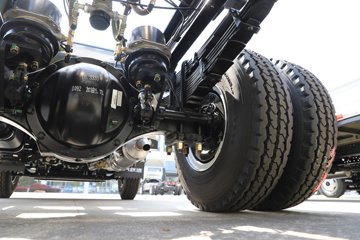 Ծ������H3 2.5L���� 180���� 4X2 ��ʿ��10�� 3.2�׵�����ж��ͼƬ