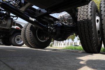 Ծ������H3 2.5L���� 180���� 4X2 ��ʿ��10�� 3.2�׵�����ж��ͼƬ