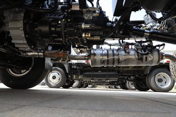 Ծ������H3 2.5L���� 180���� 4X2 ��ʿ��10�� 3.2�׵�����ж��ͼƬ