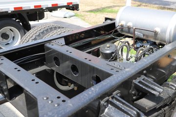 Ծ������H3 2.5L���� 180���� 4X2 ��ʿ��10�� 3.2�׵�����ж��ͼƬ