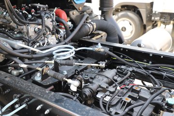 Ծ������H3 2.5L���� 180���� 4X2 ��ʿ��10�� 3.2�׵�����ж��ͼƬ