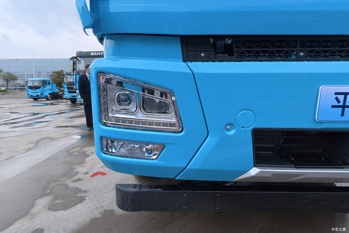 【图】三一重卡江山平顶 标载版 6X4 纯电动牵引车 三一462kWh_实拍图片_4177419_卡车之家