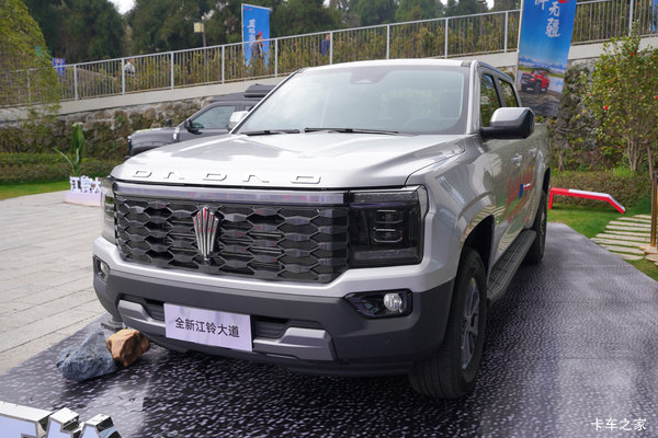 江铃大道 2026款 追光者至尊款 2.5T柴油 211马力 自动四驱 标载双排皮卡