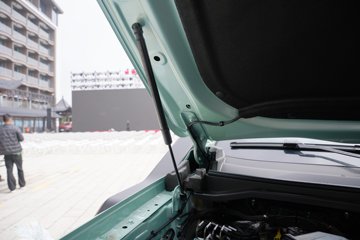 ������ ȫ���� ɽ�ذ������� 2.5T���� 211���� �Զ����� ����˫��Ƥ��ͼƬ