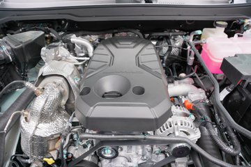 ������ ȫ���� ɽ�ذ������� 2.5T���� 211���� �Զ����� ����˫��Ƥ��ͼƬ