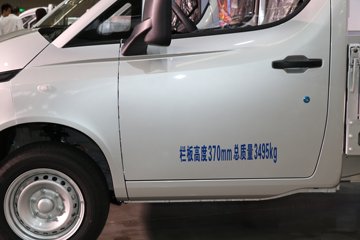 �������� �ƽ�С��PLUS 3.355�׵��Ŵ��綯����΢�� ����ʱ��55.64kWhͼƬ