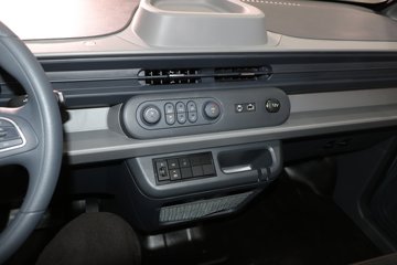 �������� �ƽ�С��PLUS 3.355�׵��Ŵ��綯����΢�� ����ʱ��55.64kWhͼƬ