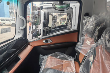 �칤�Ῠ ���� �߶� ��ɲ 4.4�׵��Ŵ��綯��դʽ�Ῠ �д��º�133.94kWhͼƬ