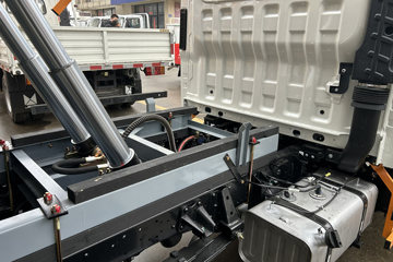 ����ȫ��˳�� 2.5L���� 136���� 4X2 ������5�� 2.19��˫����ж��ͼƬ