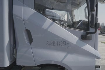 ���ǵ�T5 ������ 4.03�׵��Ŵ��綯��ʽ�Ῠ ����132kWhͼƬ