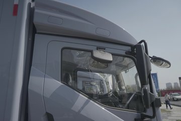 ���ǵ�T5 ������ 4.03�׵��Ŵ��綯��ʽ�Ῠ ����132kWhͼƬ