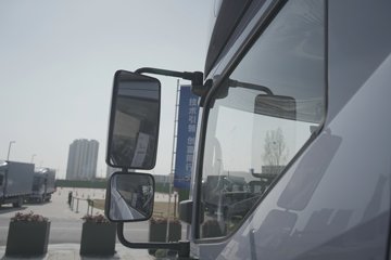 ���ǵ�T5 ������ 4.03�׵��Ŵ��綯��ʽ�Ῠ ����132kWhͼƬ