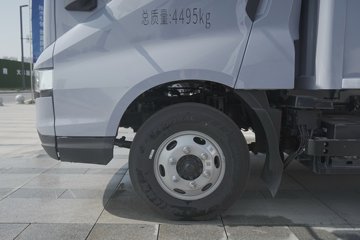 ���ǵ�T5 ������ 4.03�׵��Ŵ��綯��ʽ�Ῠ ����132kWhͼƬ