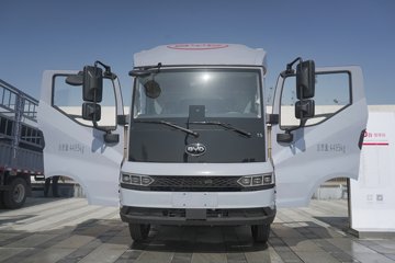 ���ǵ�T5 ������ 4.03�׵��Ŵ��綯��ʽ�Ῠ ����132kWhͼƬ