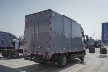 ���ǵ�T5 ������ 4.03�׵��Ŵ��綯��ʽ�Ῠ ����132kWhͼƬ