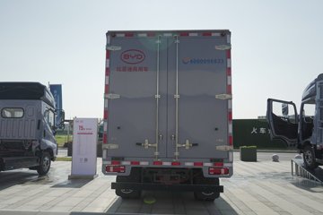 ���ǵ�T5 ������ 4.03�׵��Ŵ��綯��ʽ�Ῠ ����132kWhͼƬ