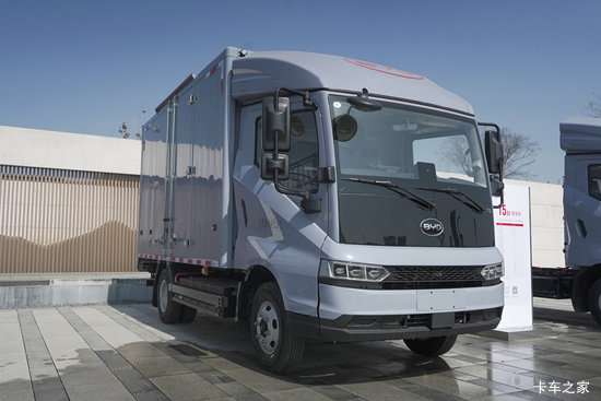 ���ǵ�T5 ������ 4.03�׵��Ŵ��綯��ʽ�Ῠ ����132kWh