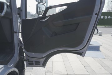 ���ǵ�T5 ������ 4.03�׵��Ŵ��綯��ʽ�Ῠ ����132kWhͼƬ