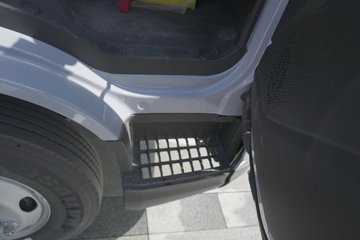 ���ǵ�T5 ������ 4.03�׵��Ŵ��綯��ʽ�Ῠ ����132kWhͼƬ