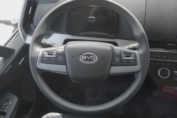 ���ǵ�T5 ������ 4.03�׵��Ŵ��綯��ʽ�Ῠ ����132kWhͼƬ