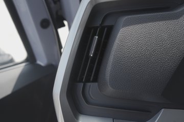 ���ǵ�T5 ������ 4.03�׵��Ŵ��綯��ʽ�Ῠ ����132kWhͼƬ