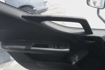 ���ǵ�T5 ������ 4.03�׵��Ŵ��綯��ʽ�Ῠ ����132kWhͼƬ