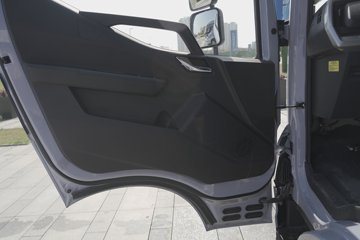 ���ǵ�T5 ������ 4.03�׵��Ŵ��綯��ʽ�Ῠ ����132kWhͼƬ