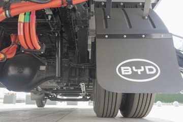 ���ǵ�T5 ������ 4.03�׵��Ŵ��綯��ʽ�Ῠ ����132kWhͼƬ