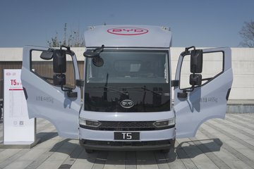 ���ǵ�T5EV �Ƹ��� 4.5T 4.03�׵��Ŵ��綯��ʽ�Ῠ132kWhͼƬ