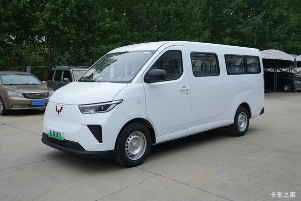 上汽通用五菱 扬光 2026款 舒适型 6座 纯电动轻客 赛克56.2kWh