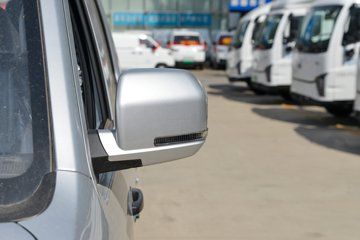 ����С�� ����ţ�� 2026����� 1.6L���� 122���� Һɲ 2.545��˫������΢��ͼƬ