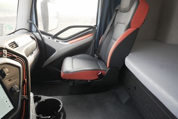 ���J6V �캽�� 380���� 4X2 10�� 6.8����س�ͼƬ