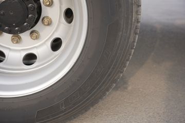 ���J6V �캽�� 380���� 4X2 10�� 6.8����س�ͼƬ