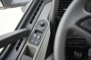 ���J6V Pro ��Ӣ�� 7.8L���� 320���� 4X2 һ�����8�� 9.6����ʽ�ػ���ͼƬ