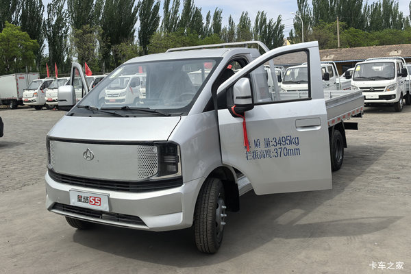 优惠0.2万 重庆市星塔载货车火热促销中