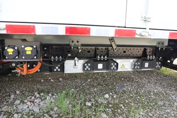 ����E˳�� 2025�� ���綯 4X2 Һɲ 3.8�׵�����ʽ�Ῠ ʱ���°�63.75kWhͼƬ