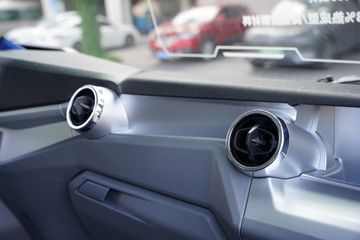 �ɵ�W7 2.7L CNG 190���� ��ʿ��8�� ��ɲ 4.15�׵��������ῨͼƬ