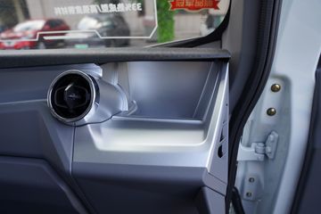 �ɵ�W7 2.7L CNG 190���� ��ʿ��8�� ��ɲ 4.15�׵��������ῨͼƬ