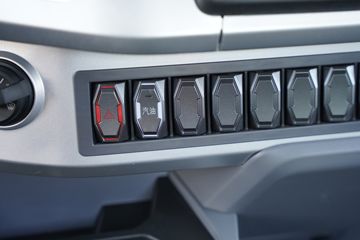 �ɵ�W7 2.7L CNG 190���� ��ʿ��8�� ��ɲ 4.15�׵��������ῨͼƬ