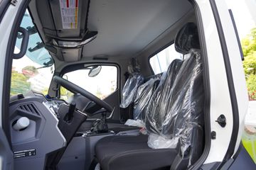 �ɵ�W7 2.7L CNG 190���� ��ʿ��8�� ��ɲ 4.15�׵��������ῨͼƬ